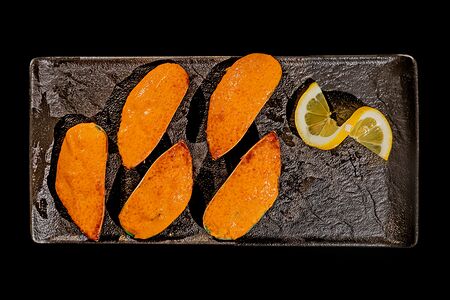 Мидии в раковине в соусе спайси