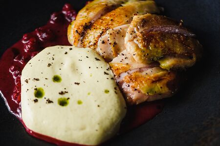 Куриное филе бедра с муссом из пармезана