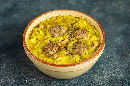 Домашний суп с лапшой и фрикадельками из ягнёнка