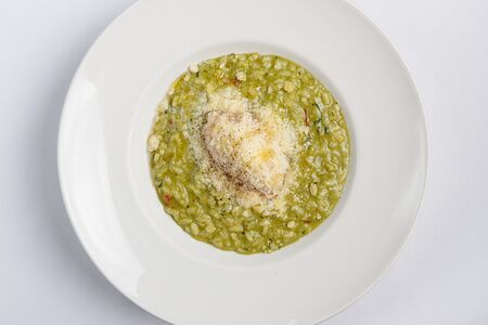 Зелёное ризотто с тартаром из креветок