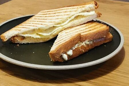 Сэндвич с яйцом и сыром