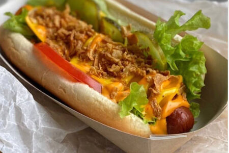 Хот-дог с говядиной в булочке