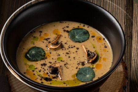 Крем-суп из белых грибов с трюфельным маслом