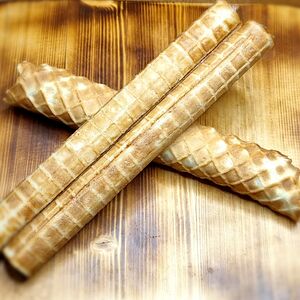 Вафельная трубочка со сгущёнкой