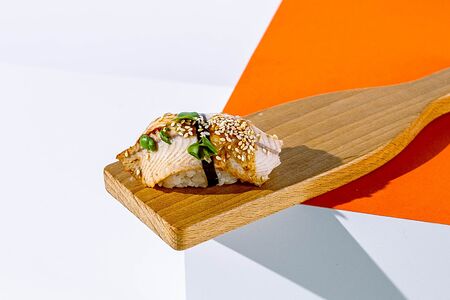 Суши с угрем