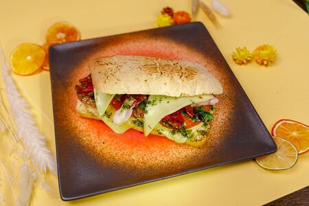 Чиабатта с моцареллой