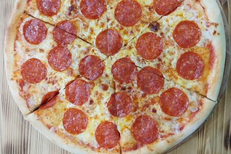 Пицца пепперони