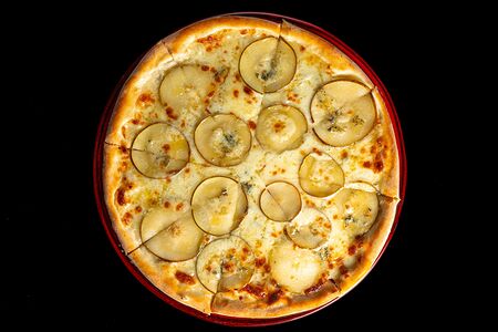 Пицца с грушей и сыром горгонзола 