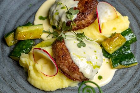 Котлеты из индейки с картофельным пюре