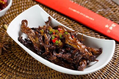 Томленые утиные язычки со специями