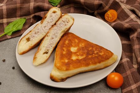 Беляш с мясом