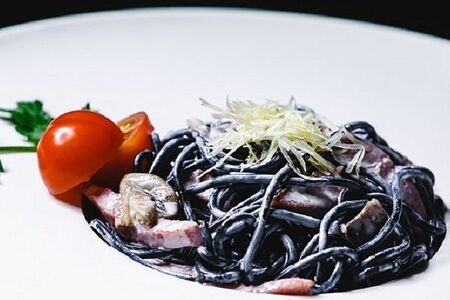 Нери с ветчиной и грибами