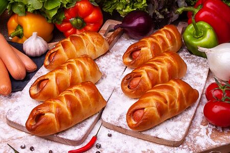 Сосиска докторская в тесте большая