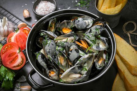 Мидии в соусе рокфор