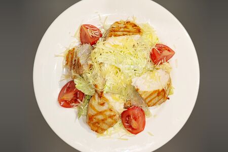 Салат Цезарь с курицей