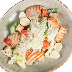 Салат Цезарь с курицей