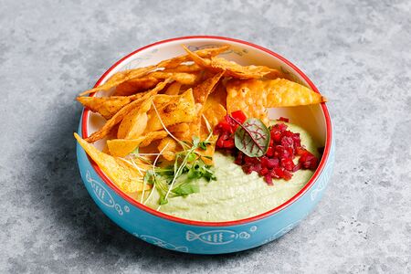 Гуакамоле и начос