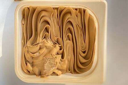 Мороженое Соленая карамель в мини-ванне