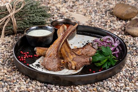 Корейка ягненка на мангале