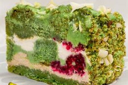 Фисташковый тортик с малиной