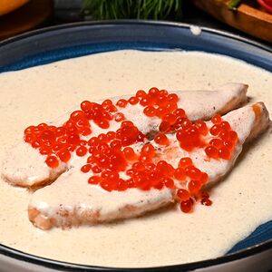 Стейк из семги в икорном соусе