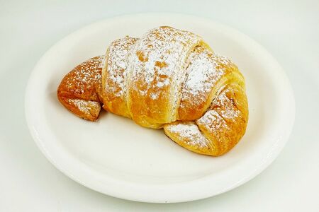 Круассан со сгущёным молоком