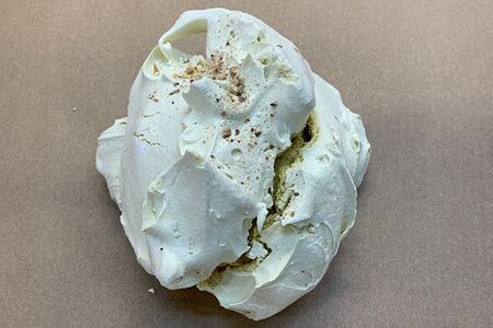 Безе фисташковое