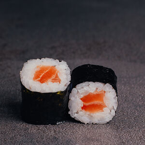 Ролл с лососем