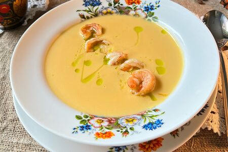 Крем-суп тыквенный с креветками