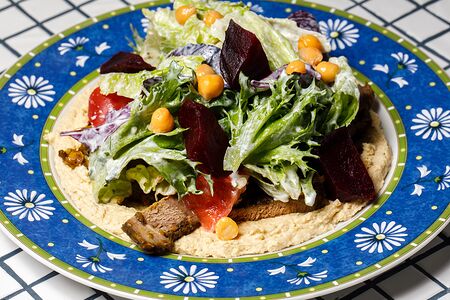 Салат с бараниной и дзадзики