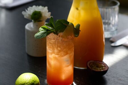 Лимонад манго-маракуйя