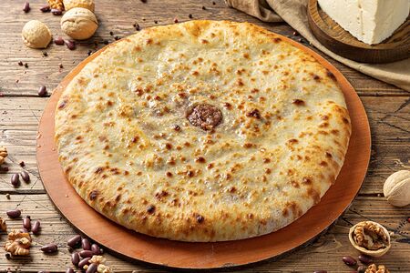 Осетинский пирог с фасолью, сыром и грецким орехом