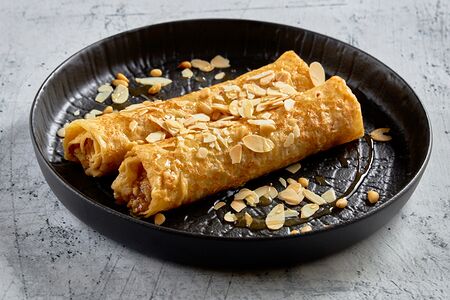 Блинчики с мёдом и орехами