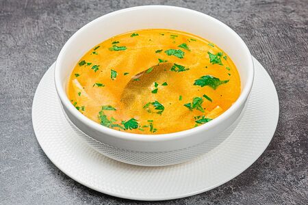 Куриный бульон с лапшой