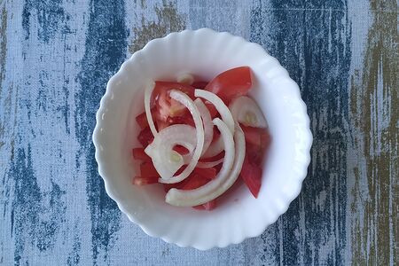 Томаты с луком