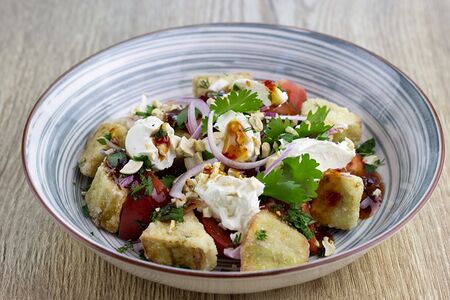 Салат с хрустящими баклажанами