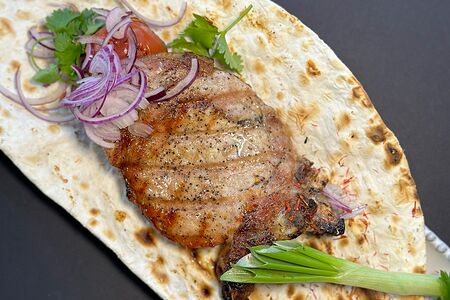 Свиная корейка на кости