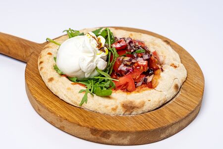 Буратта со сладкими томатами