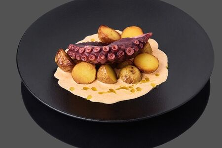 Осьминог гриль с соусом мисо