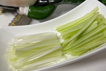 Лук и огурец к утке