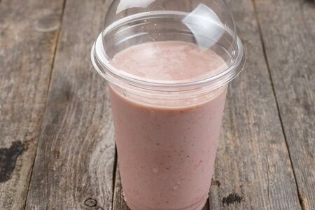 Шейк с клубникой и бананом