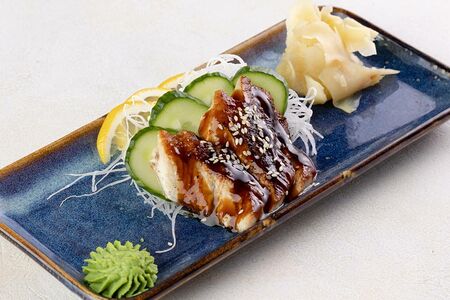 Сашими угорь