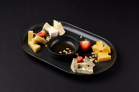 Тарелка европейских сыров