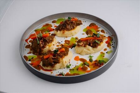 Телячьи щечки с картофельным пюре