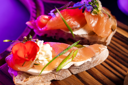 Тост с форелью