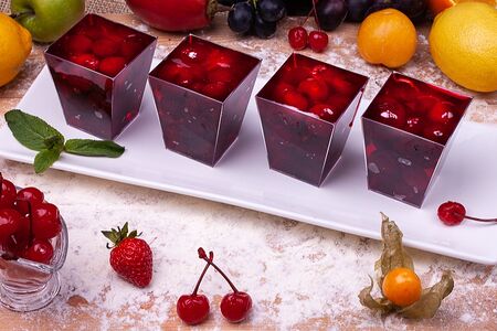 Желе в стаканчике Вишня