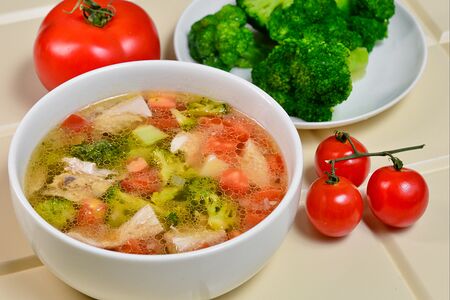 Суп куриный с помидорами и брокколи