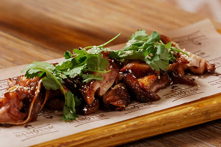 Cвиные уши, томленные в пиве