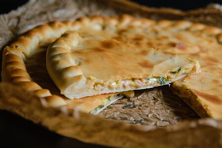 Осетинский Пирог с ветчиной и сыром