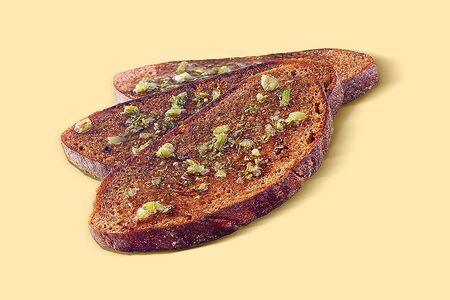 Гренки чесночные из серого хлеба